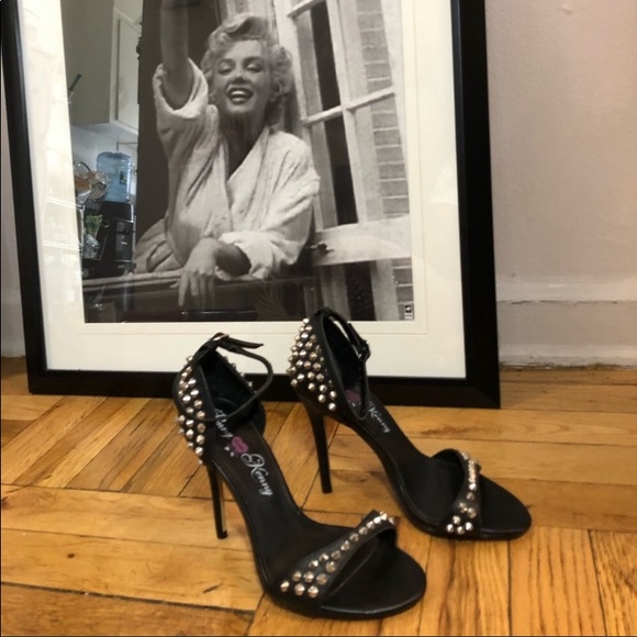 Black ankle strap Studded open toe heels - Picture 2 of 4